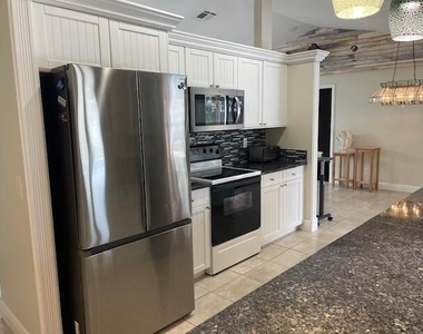 618 Se Streamlet Avenue - Photo Thumbnail 4