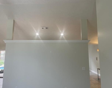 618 Se Streamlet Avenue - Photo Thumbnail 7