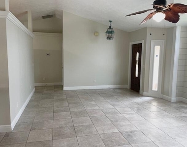 618 Se Streamlet Avenue - Photo Thumbnail 14