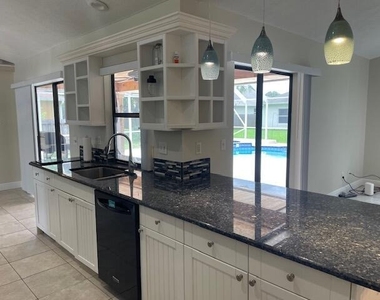 618 Se Streamlet Avenue - Photo Thumbnail 2