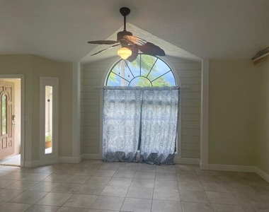 618 Se Streamlet Avenue - Photo Thumbnail 9