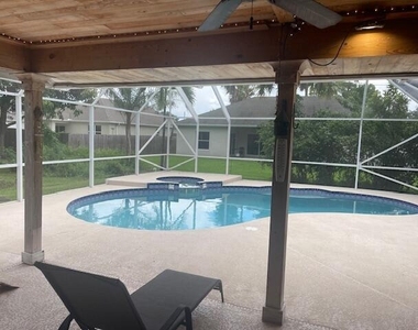 618 Se Streamlet Avenue - Photo Thumbnail 23