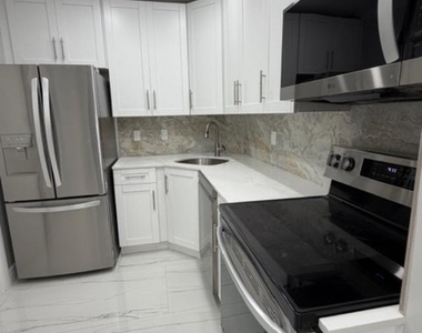 659 W Oakland Park Boulevard W - Photo Thumbnail 3