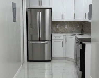 659 W Oakland Park Boulevard W - Photo Thumbnail 1