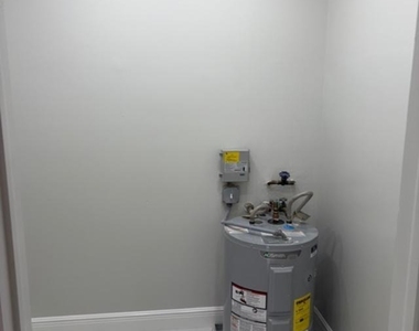 659 W Oakland Park Boulevard W - Photo Thumbnail 13