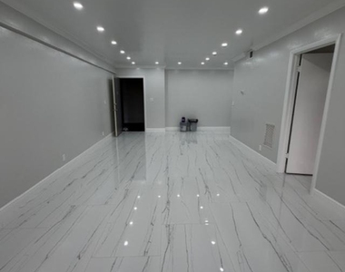 659 W Oakland Park Boulevard W - Photo Thumbnail 5