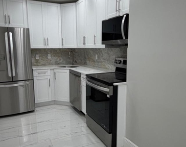 659 W Oakland Park Boulevard W - Photo Thumbnail 2