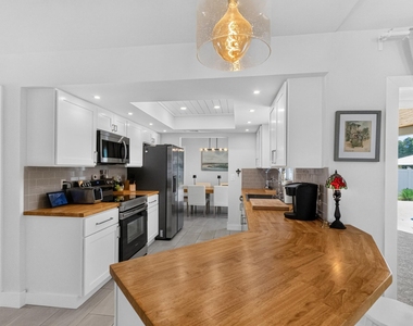 272 Sw Fairchild Avenue - Photo Thumbnail 9