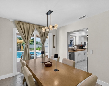 272 Sw Fairchild Avenue - Photo Thumbnail 10
