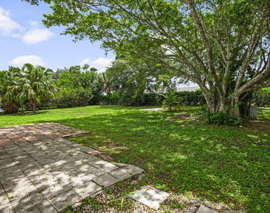 766 Sw Belmont Circle - Photo Thumbnail 1