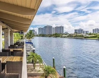 1965 S Ocean Drive - Photo Thumbnail 17