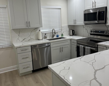 192 Se 27th Court - Photo Thumbnail 6