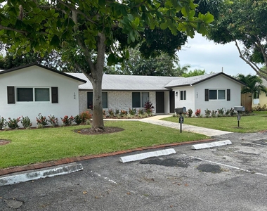 192 Se 27th Court - Photo Thumbnail 1