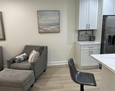 192 Se 27th Court - Photo Thumbnail 3