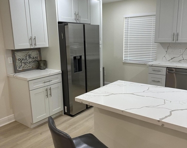 192 Se 27th Court - Photo Thumbnail 5