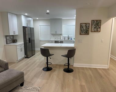192 Se 27th Court - Photo Thumbnail 2