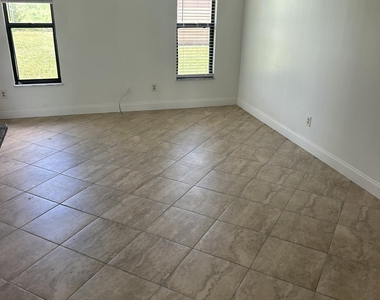 1019 Sw Aurelia Avenue - Photo Thumbnail 8
