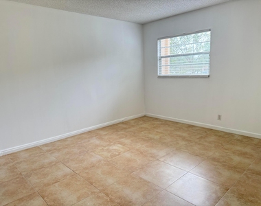 1200 Sw 124th Terrace - Photo Thumbnail 7