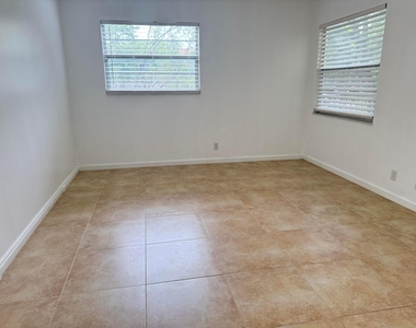 1200 Sw 124th Terrace - Photo Thumbnail 8