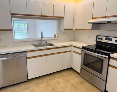 1200 Sw 124th Terrace - Photo Thumbnail 3