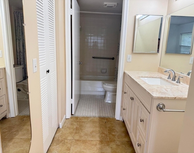 1200 Sw 124th Terrace - Photo Thumbnail 10