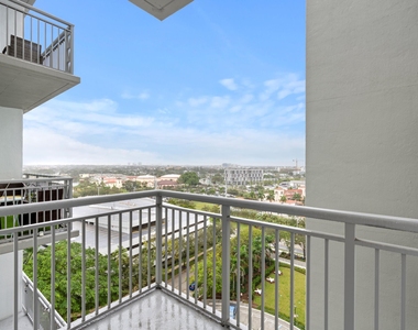 300 S Australian Avenue - Photo Thumbnail 15