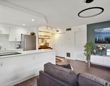306 Ne 1st Avenue - Photo Thumbnail 3