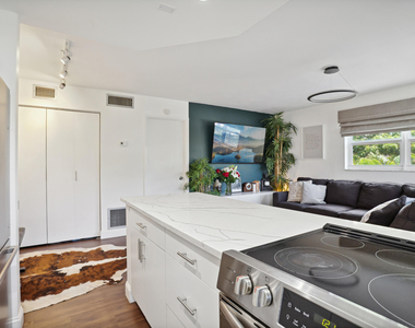 306 Ne 1st Avenue - Photo Thumbnail 7