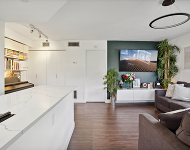 306 Ne 1st Avenue - Photo Thumbnail 2