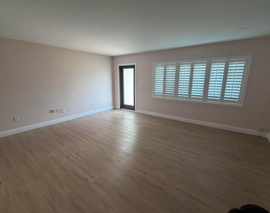 4733 Bison Street - Photo Thumbnail 4