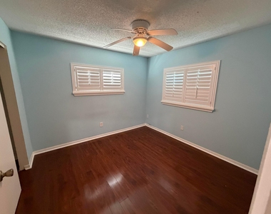4733 Bison Street - Photo Thumbnail 6