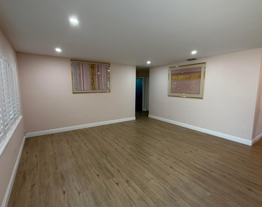 4733 Bison Street - Photo Thumbnail 3
