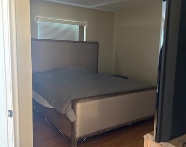 1045 Lake Shore Drive - Photo Thumbnail 5