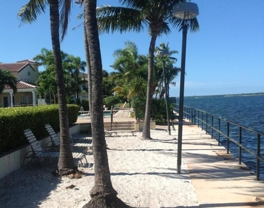 1045 Lake Shore Drive - Photo Thumbnail 11