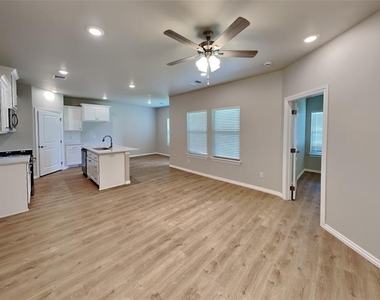 6904 Labelle Drive - Photo Thumbnail 4