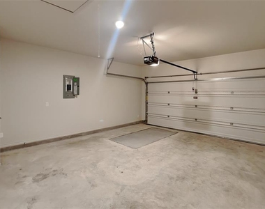6904 Labelle Drive - Photo Thumbnail 14