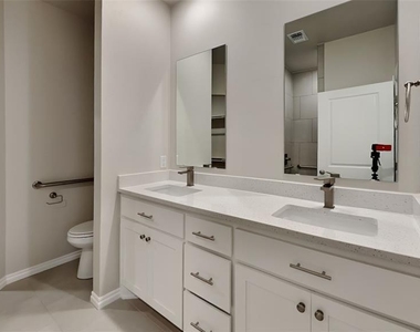 6904 Labelle Drive - Photo Thumbnail 9
