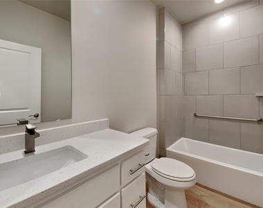 6904 Labelle Drive - Photo Thumbnail 12