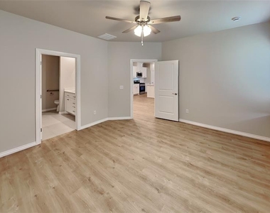 6904 Labelle Drive - Photo Thumbnail 8