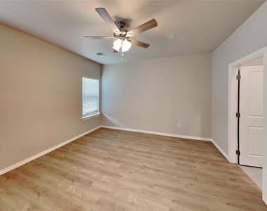 6904 Labelle Drive - Photo Thumbnail 7
