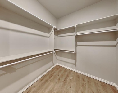 6904 Labelle Drive - Photo Thumbnail 10