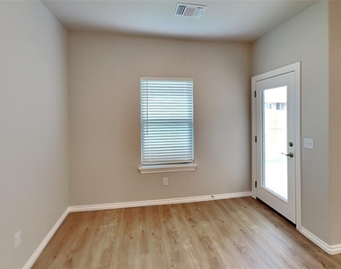 6904 Labelle Drive - Photo Thumbnail 6