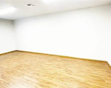 1601 Greenbriar Place - Photo Thumbnail 6