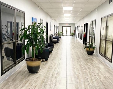 1601 Greenbriar Place - Photo Thumbnail 2