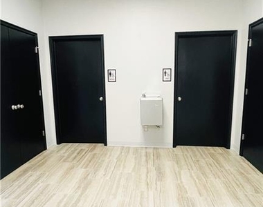 1601 Greenbriar Place - Photo Thumbnail 7