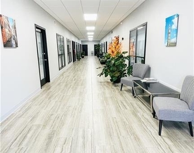 1601 Greenbriar Place - Photo Thumbnail 3