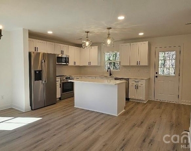 382 W Moore Avenue - Photo Thumbnail 4