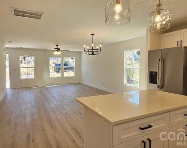 382 W Moore Avenue - Photo Thumbnail 5