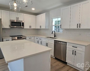 382 W Moore Avenue - Photo Thumbnail 2
