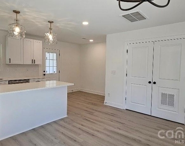 382 W Moore Avenue - Photo Thumbnail 6